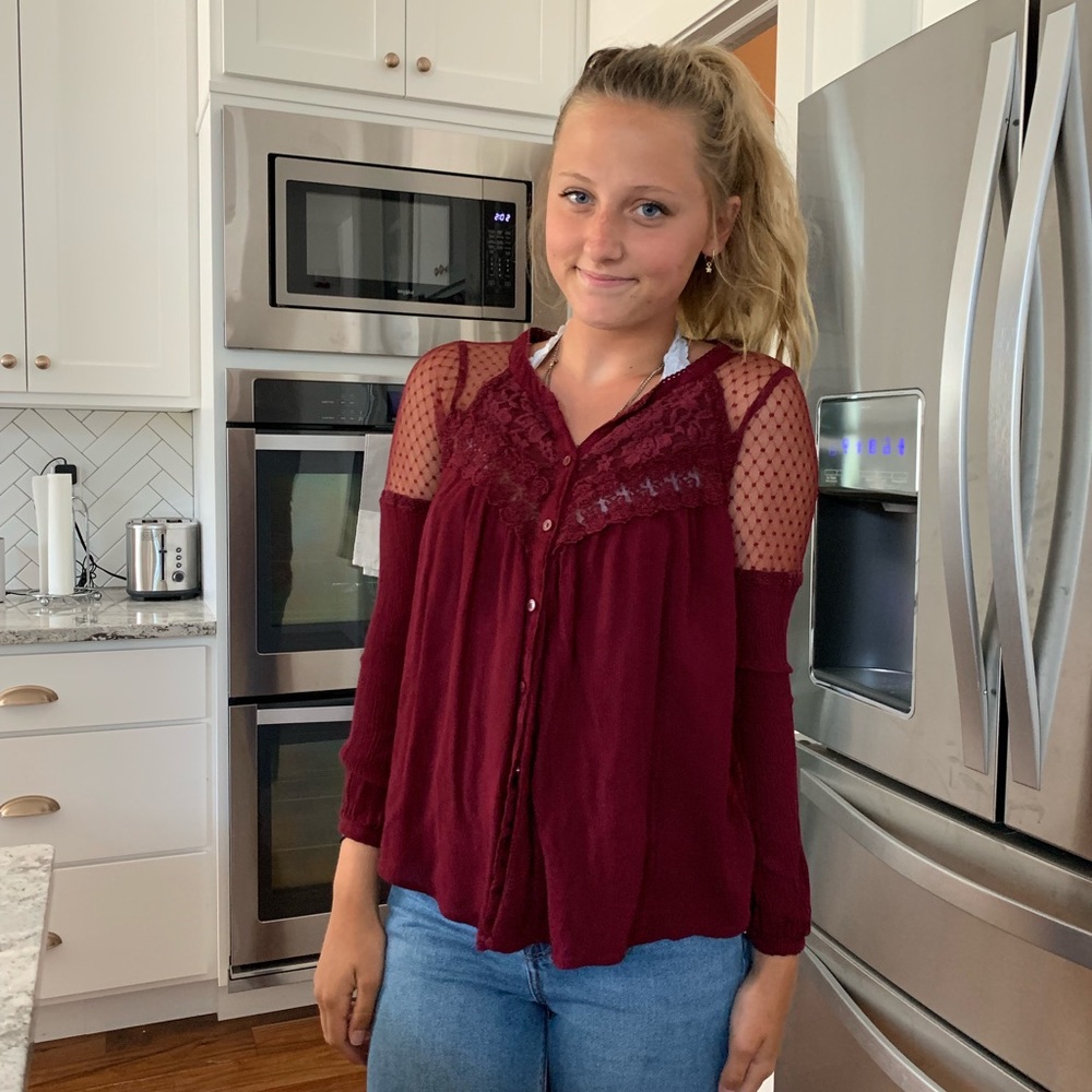 Lacy American Eagle button up top